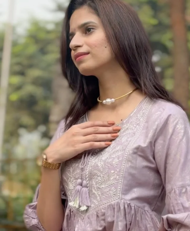 Independent girl turns pendant girl✨glorifying pearl Hansli neclace ✏️comment” link” to get direct link or shop now at www.Boogybird.com

Videography & edit by @sunita_mirza3